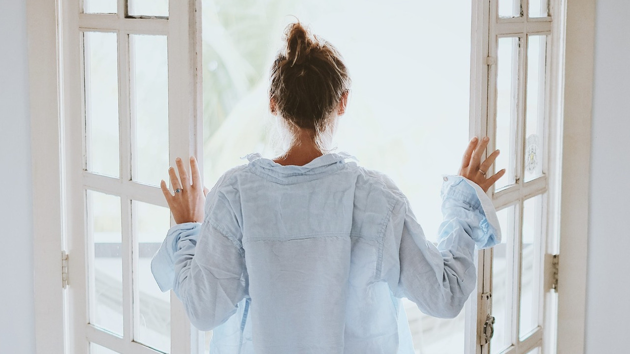 【寝る前5秒でできる】朝起きられない人がスッキリ目覚める自己覚醒とは？
